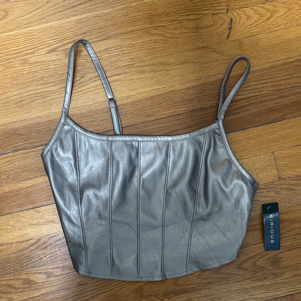 ⭐️NWT⭐️Kirious Metallic Silver Cropped Tank Top